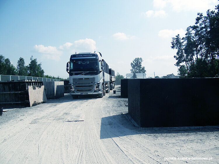 Transport szamb betonowych  w Lubsku